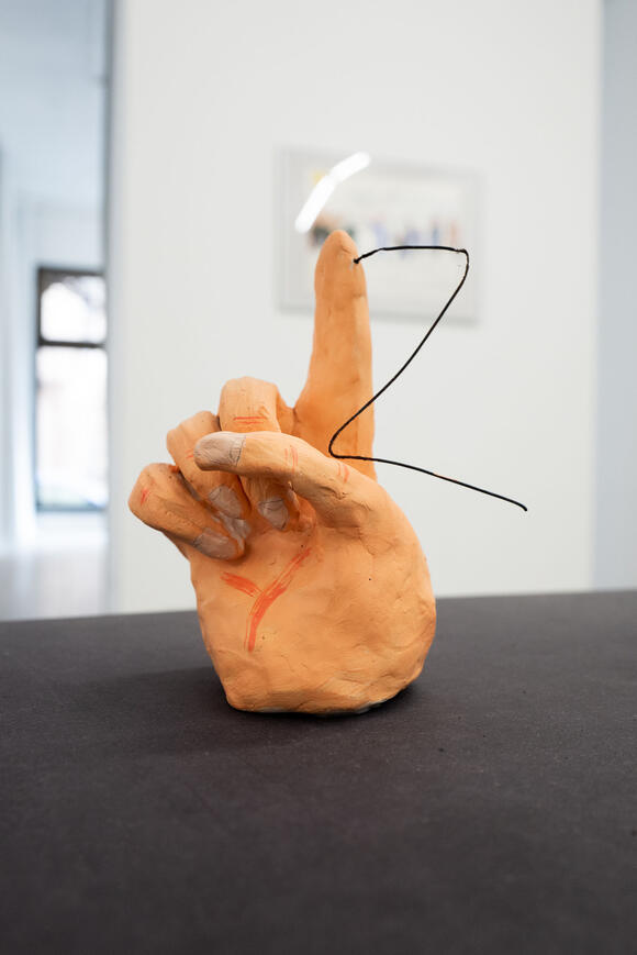 Anne-Katrin Störmer: Fingeralphabet, Foto: Maximilian Koppernock