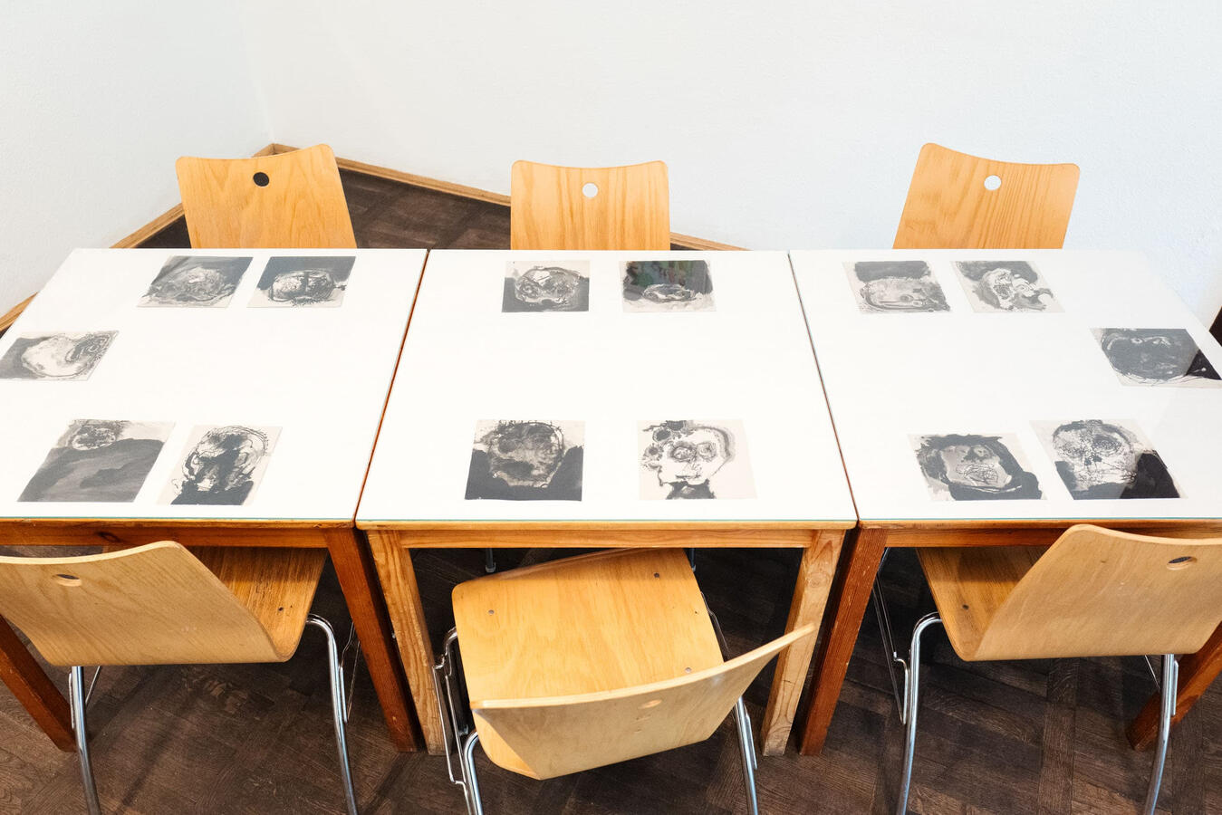 Tuschezeichnungen von Abuzze von Schandel, Foto: Maximilian Koppernock